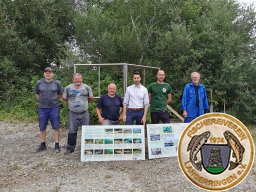 Aufstellen der Infotafel am Birkensee